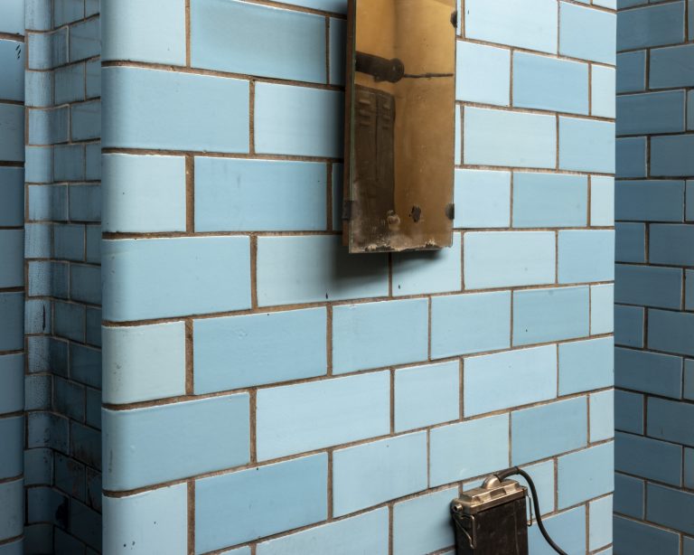 Le Bois du Cazier Vestiaires et douches des « porions », l’équivalent des contremaîtres dans un charbonnage.