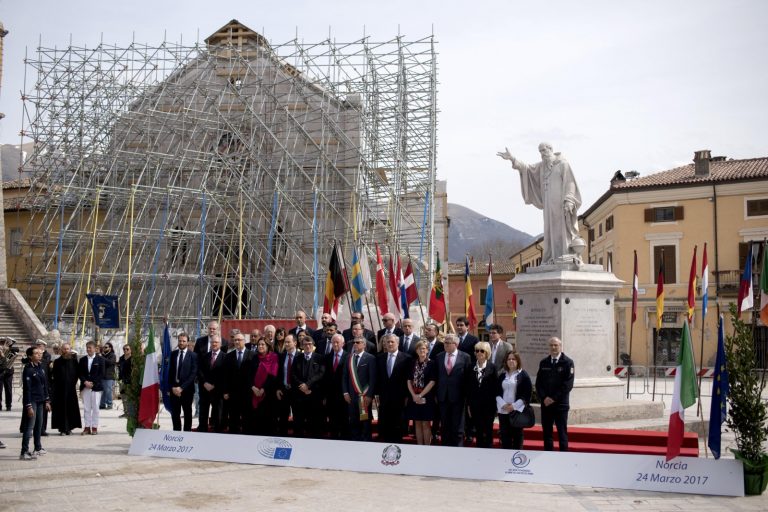 fotografia annuncio mostra